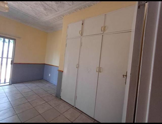 1 BEDROOM PROPERTY TO RENT IN BOOYSENS